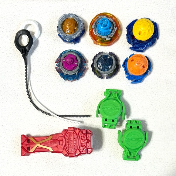 Beyblades Bundle: 6 Beyblades, 3 Launchers, 2 Pull Cords. - Picture 3 of 8
